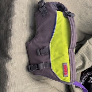 Kong Dog Life Vest in Gray and high vis green